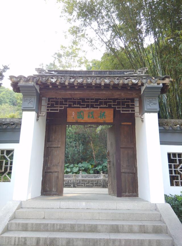 深圳园博园中的局部园林景象和仿古建筑