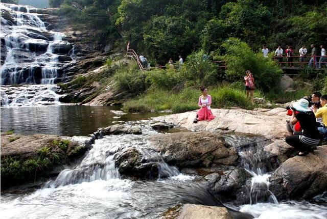深圳马峦山公园，有着都市的里绝无仅有的瀑布